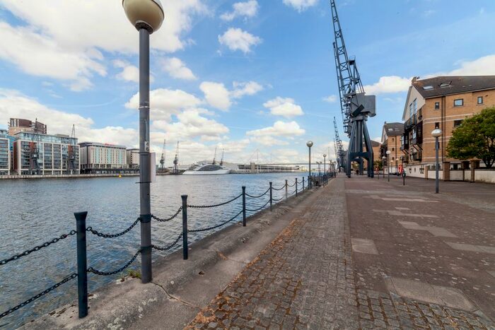 2 Bedroom Flat To Rent In Pepys Crescent, West Silvertown, E16