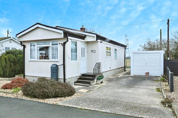 2 Bedroom Park Home For Sale In St. Oswalds Park, Dunham-On-Trent, Newark, NG22