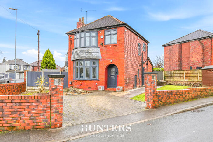 3 Bedroom Detached House For Sale In Ash Walk, Alkrington, Manchester, M24