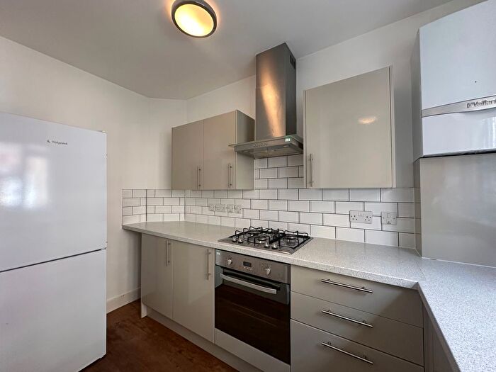 2 Bedroom Flat To Rent In Saltwood Grove, London, SE17