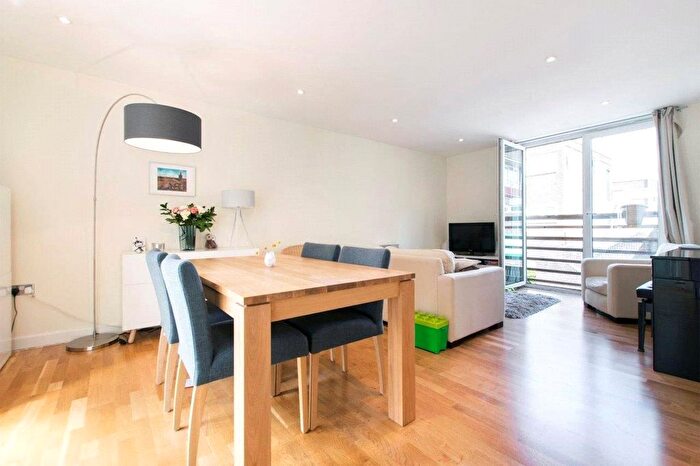 2 Bedroom Flat For Sale In Basire Street, London, N1