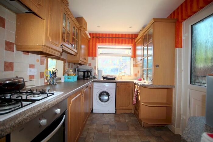 3 Bedroom Semi-Detached House To Rent In Poplar Road, Bradford, BD7