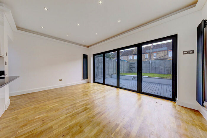 3 Bedroom Apartment To Rent In Caithness Road, Tooting Borders, CR4