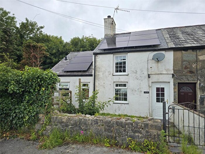 2 Bedroom End Of Terrace House For Sale In Llanwnda, Caernarfon, Gwynedd, LL54