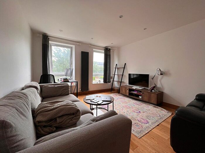 4 Bedroom Terraced House To Rent In Saltwell Street, E14