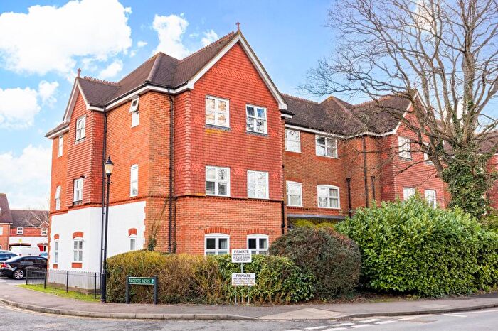 2 Bedroom Flat To Rent In Regents Mews, Horley, RH6