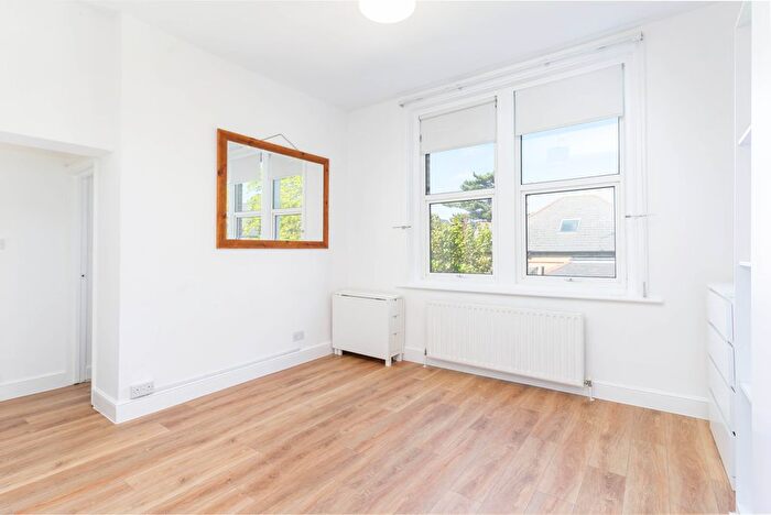1 Bedroom Flat To Rent In Mount Adon Park, East Dulwich, London, SE22