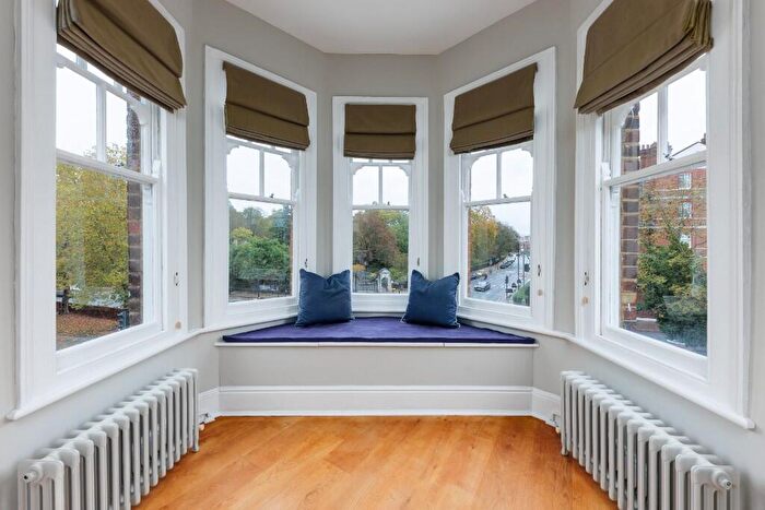 2 Bedroom Flat For Sale In Prince Of Wales Drive, London, SW11