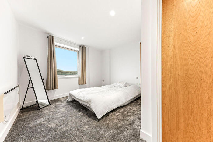 2 Bedroom Flat For Sale In The Boulevard, Leeds, West Yorkshire, LS10