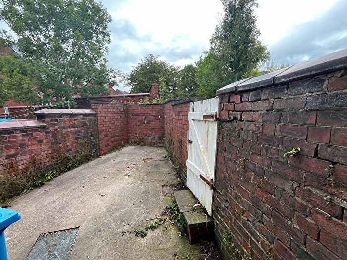 2 Bedroom End Of Terrace House To Rent In Park Lane, Royton, Oldham, OL2