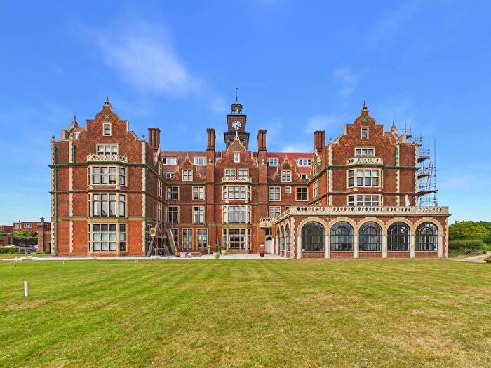 3 Bedroom Flat For Sale In Cobbold Road, Felixstowe, Suffolk, IP11