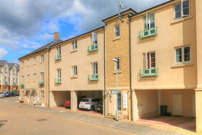 2 Bedroom Flat For Sale In Sir Bernard Lovell Rd, Malmesbury, SN16