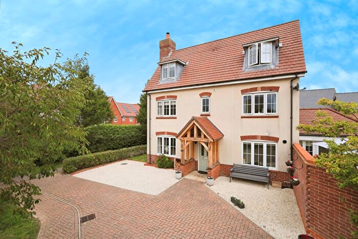 4 Bedroom Semi-detached House For Sale In Hawksley Crescent, Hailsham, BN27