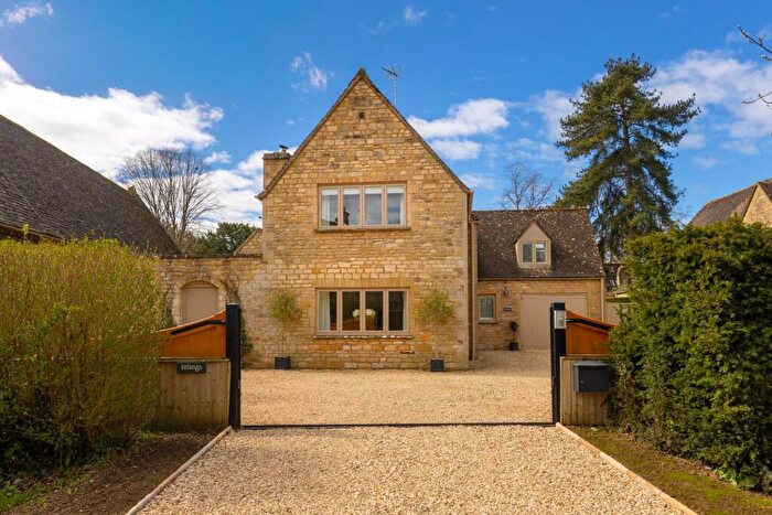 4 Bedroom Detached House For Sale In Station Road, Shipton-Under-Wychwood, OX7