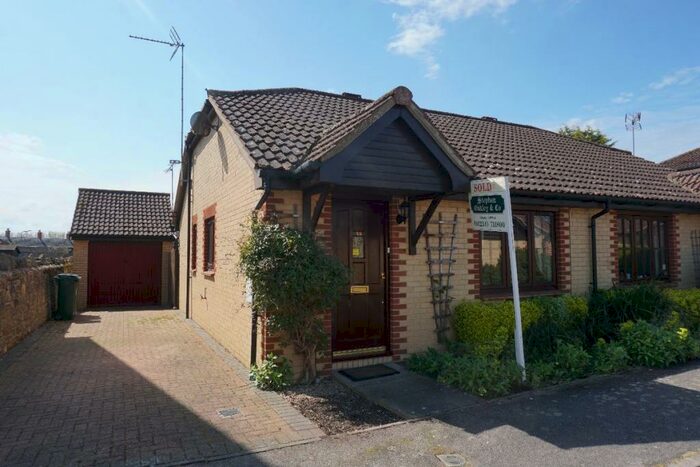 2 Bedroom Bungalow To Rent In Hipwell Court, Olney, MK46