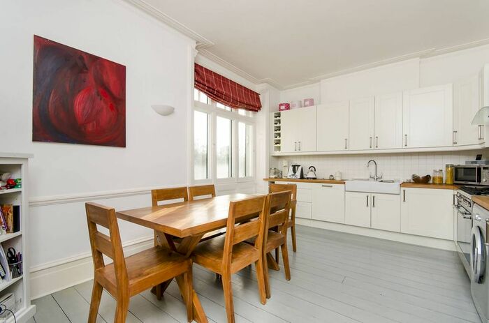 2 Bedroom Flat To Rent In West Hill, Putney, London, SW15