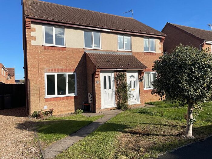 3 Bedroom Semi-Detached House To Rent In Canterbury Drive, Sleaford, NG34