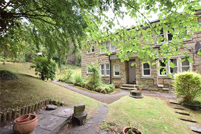2 Bedroom Apartment To Rent In Stonelea Court, Headingley, Leeds, West Yorkshire, LS6