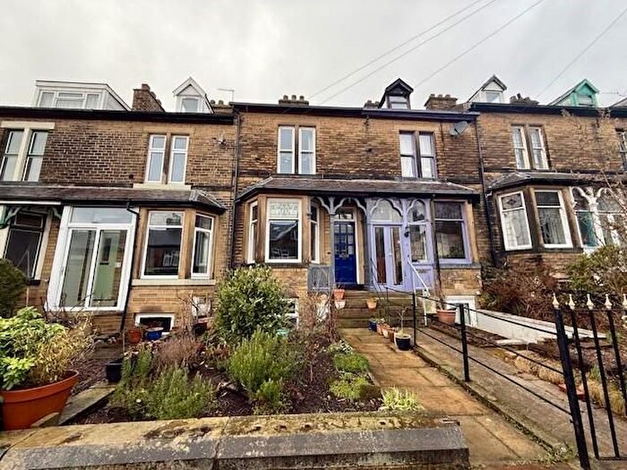 4 Bedroom Terraced House For Sale In Ashwell Road, Heaton, Bradford, BD9