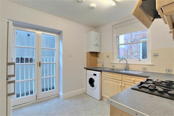 1 Bedroom Flat To Rent In Curwen Road, (), Shepherds Bush, W12