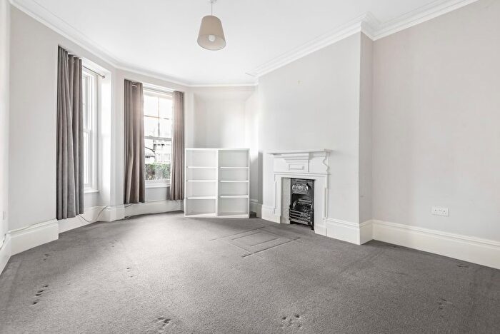 2 Bedroom Flat To Rent In Prince Of Wales Drive, Battersea, London, SW11