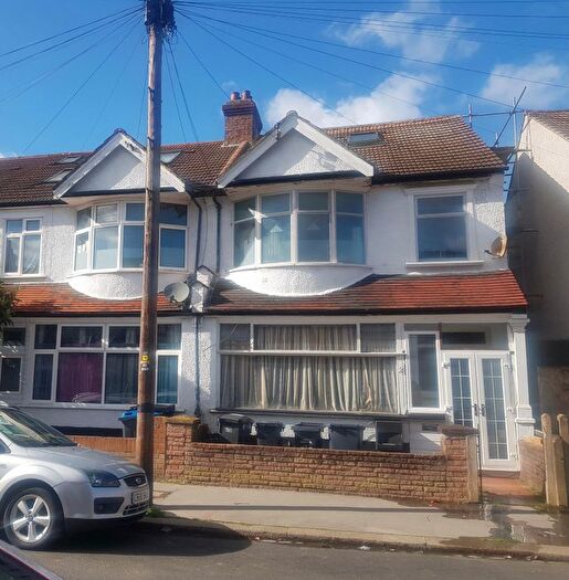 2 Bedroom Flat To Rent In Colebrook Road, London, SW16