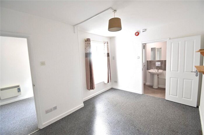 1 Bedroom Flat To Rent In Molesworth Road, Stoke, Plymouth, Devon, PL1