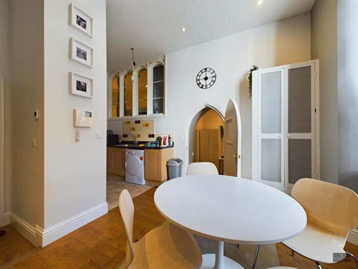 2 Bedroom House To Rent In Northernhay Gate, Exeter, EX4