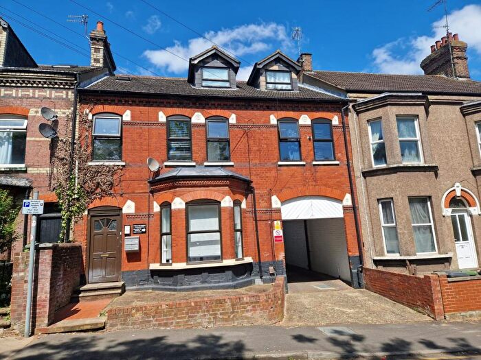1 Bedroom Flat To Rent In Flat, Stockwood Crescent, Luton, LU1