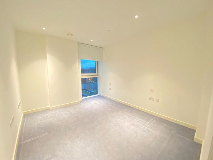 2 Bedroom Flat To Rent In Devan Grove, London, N4