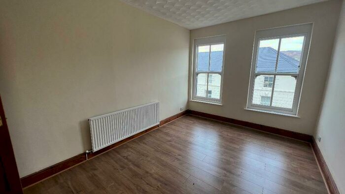 3 Bedroom Flat To Rent In Cardiff Street, Aberdare, Aberdare, United Kingdom &#;(&#;+), CF44