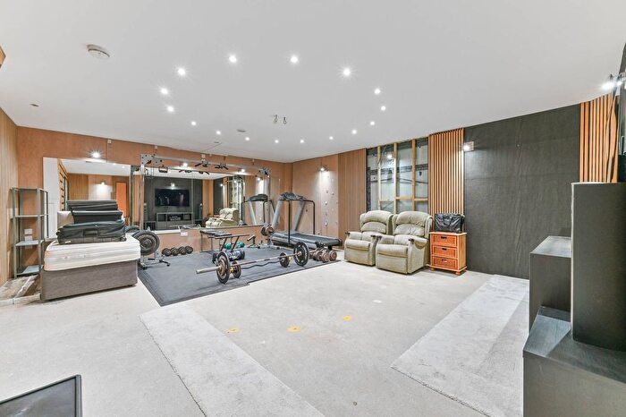 4 Bedroom Detached House For Sale In Norbury Avenue, Norbury, London, SW16