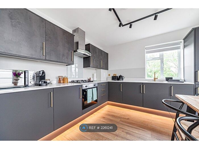 2 Bedroom Flat To Rent In The Avenue, Wembley, HA9