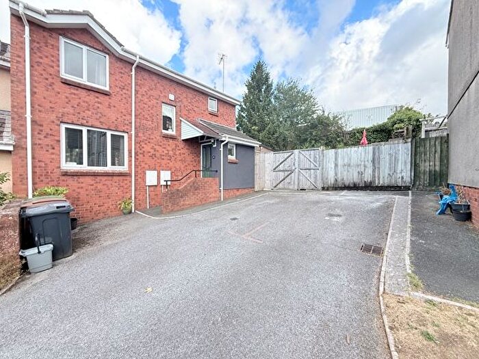 3 Bedroom End Terrace House For Sale In Rorkes Close, Plymouth, PL5