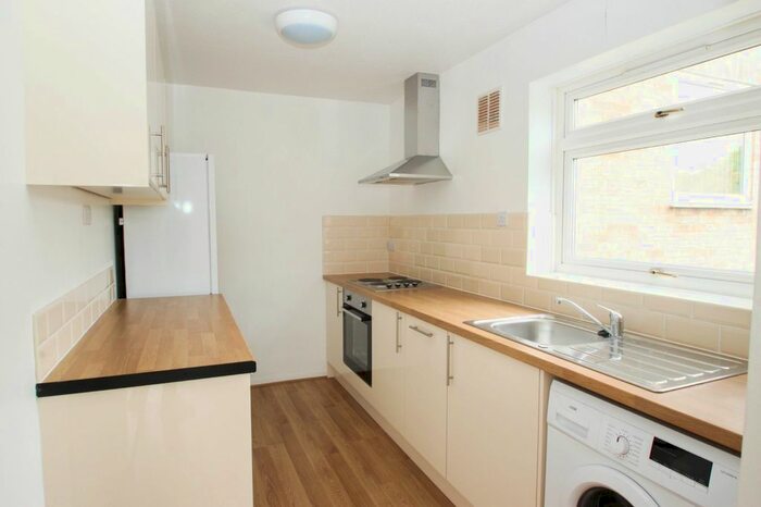2 Bedroom Flat To Rent In Glengall Road, Woodford Green, IG8