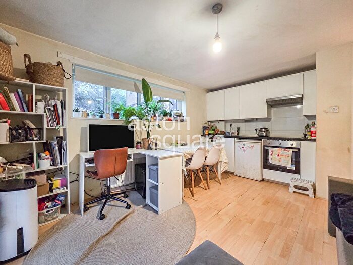 1 Bedroom Flat To Rent In Woodburn Close, London, NW4