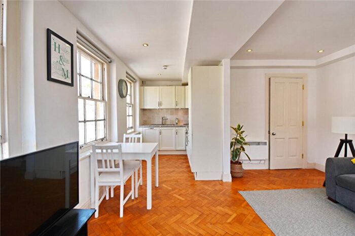 2 Bedroom End Of Terrace House To Rent In Orchard Street, Bristol, Somerset, BS1