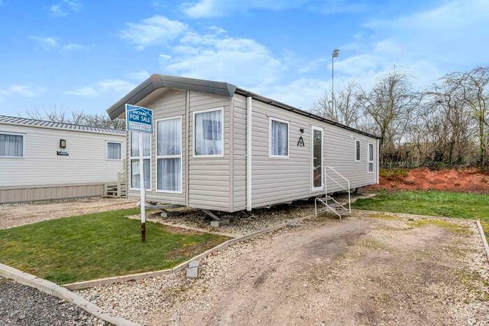 2 Bedroom Detached House For Sale In Hallcroft Road, Retford, Nottinghamshire, DN22