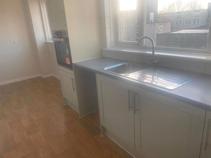 2 Bedroom Flat To Rent In Highwood Lane, Loughton, IG10