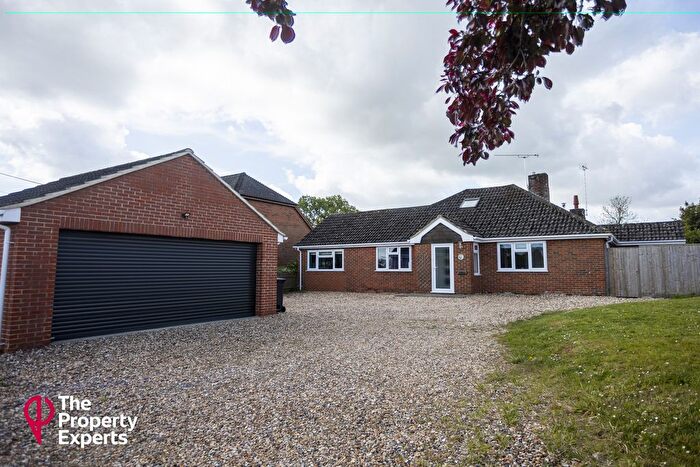 4 Bedroom Bungalow For Sale In Theale Road, Reading, RG30