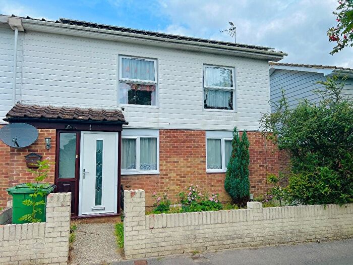 3 Bedroom End Of Terrace House For Sale In Warwick Road, Basingstoke, Hampshire, RG23