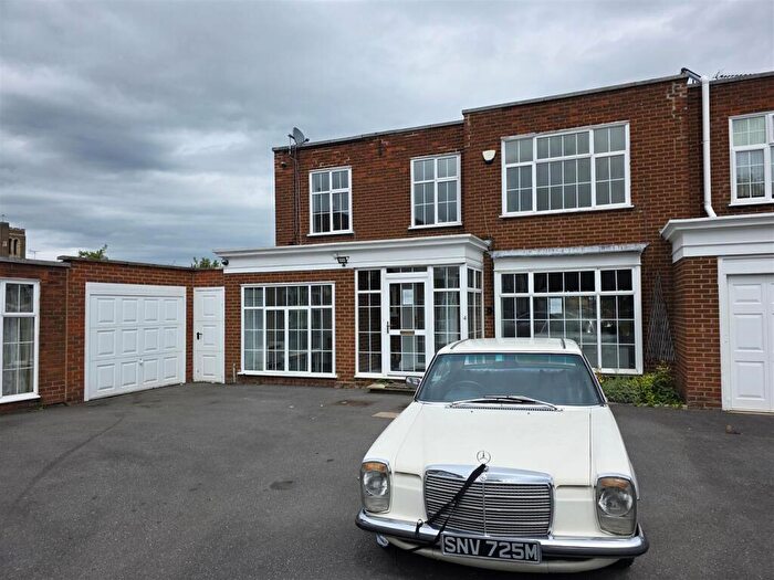 4 Bedroom End Of Terrace House For Sale In Kenyngton Place, Harrow, HA3