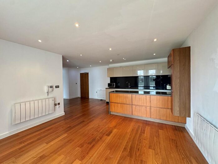 3 Bedroom Apartment For Sale In Milliners Wharf, Munday Street, Manchester, M4