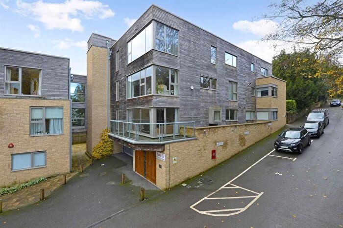 2 Bedroom Apartment For Sale In Hitherbury Close, Guildford, GU2