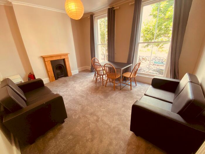 3 Bedroom Flat To Rent In Cloudesley Road, Angel, N1