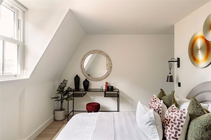4 Bedroom Flat For Sale In Draycott Avenue, Chelsea, SW3