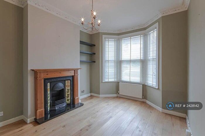 1 Bedroom Flat To Rent In Linden Grove, London, SE26