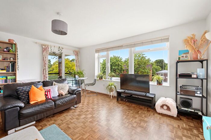 2 Bedroom Flat For Sale In Ewell Road, Surbiton, KT6