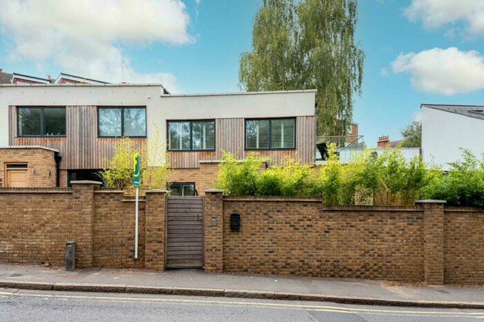 3 Bedroom Semi-Detached House To Rent In Surbiton Hill Road, Surbiton, KT6