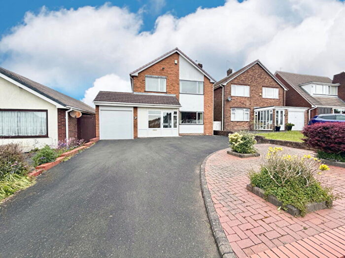 3 Bedroom Detached House For Sale In Darbys Hill Road, Tividale, Oldbury, B69